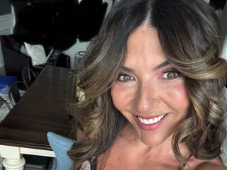 Sexy Soccer Mom from Collorado Shows Her Exhibitionist Side On Webcam